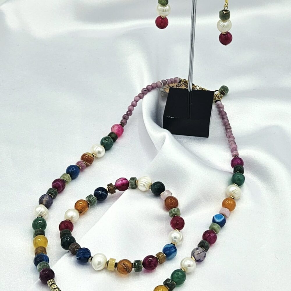 Zestaw biżuterii z agatami, turmalinami i perłą hodowlaną